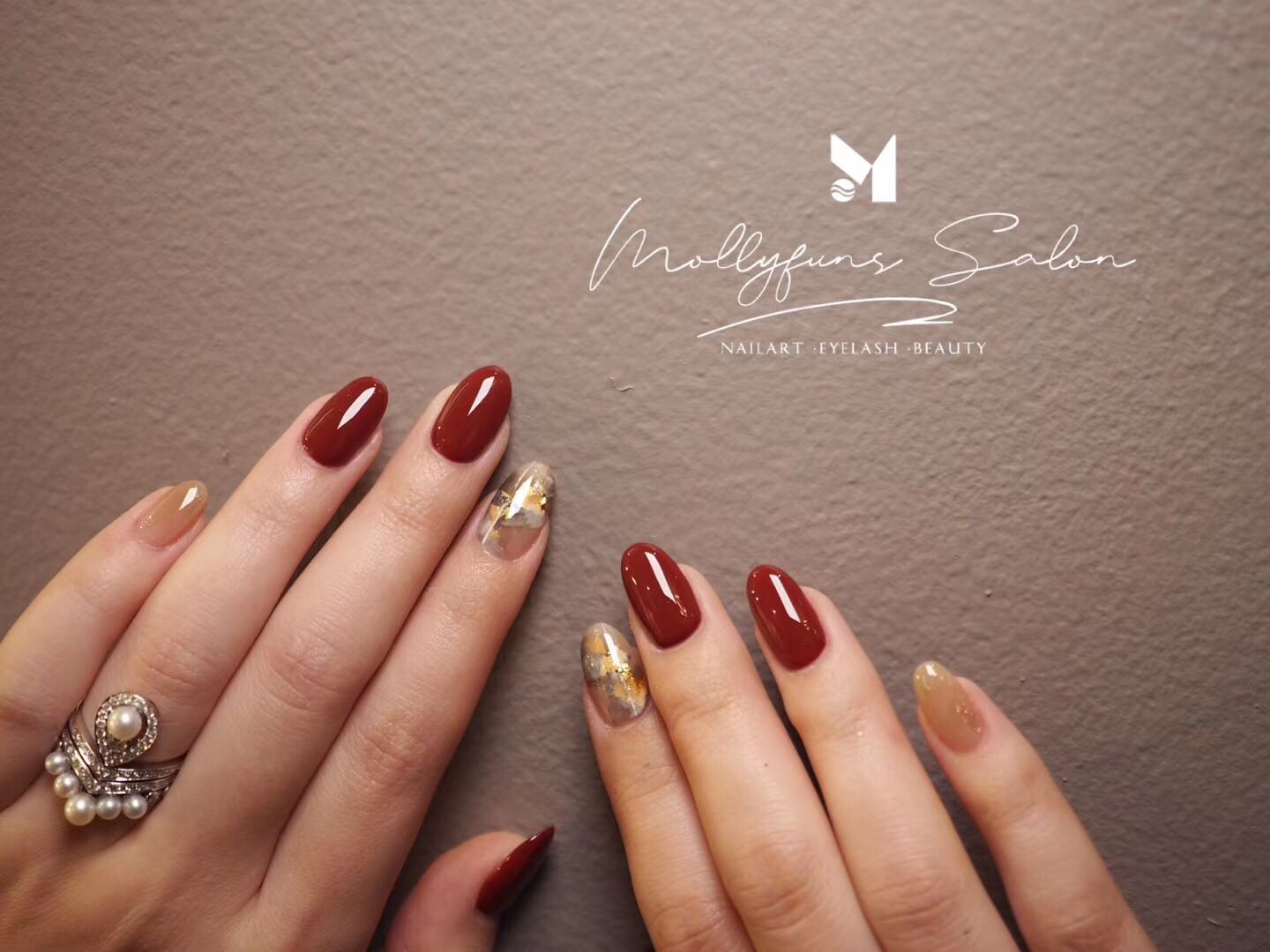 Oxblood red round nails with gold foil